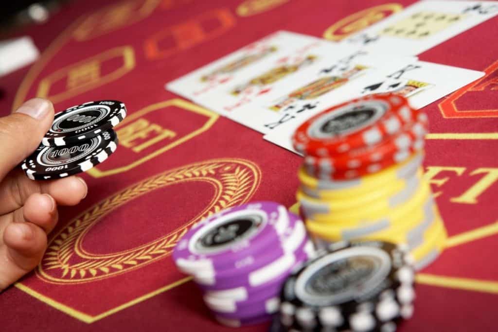 How do casino poker tournaments work